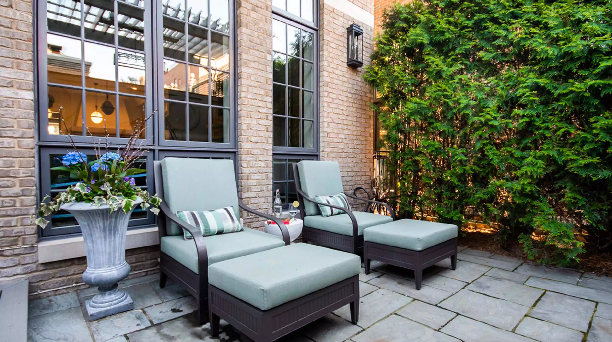 Lounge Chairs - Gallery image 2