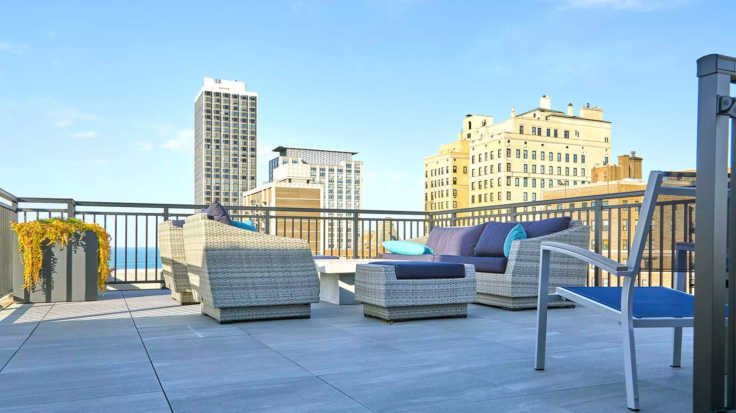 Astor Roof Deck - Gallery image 1