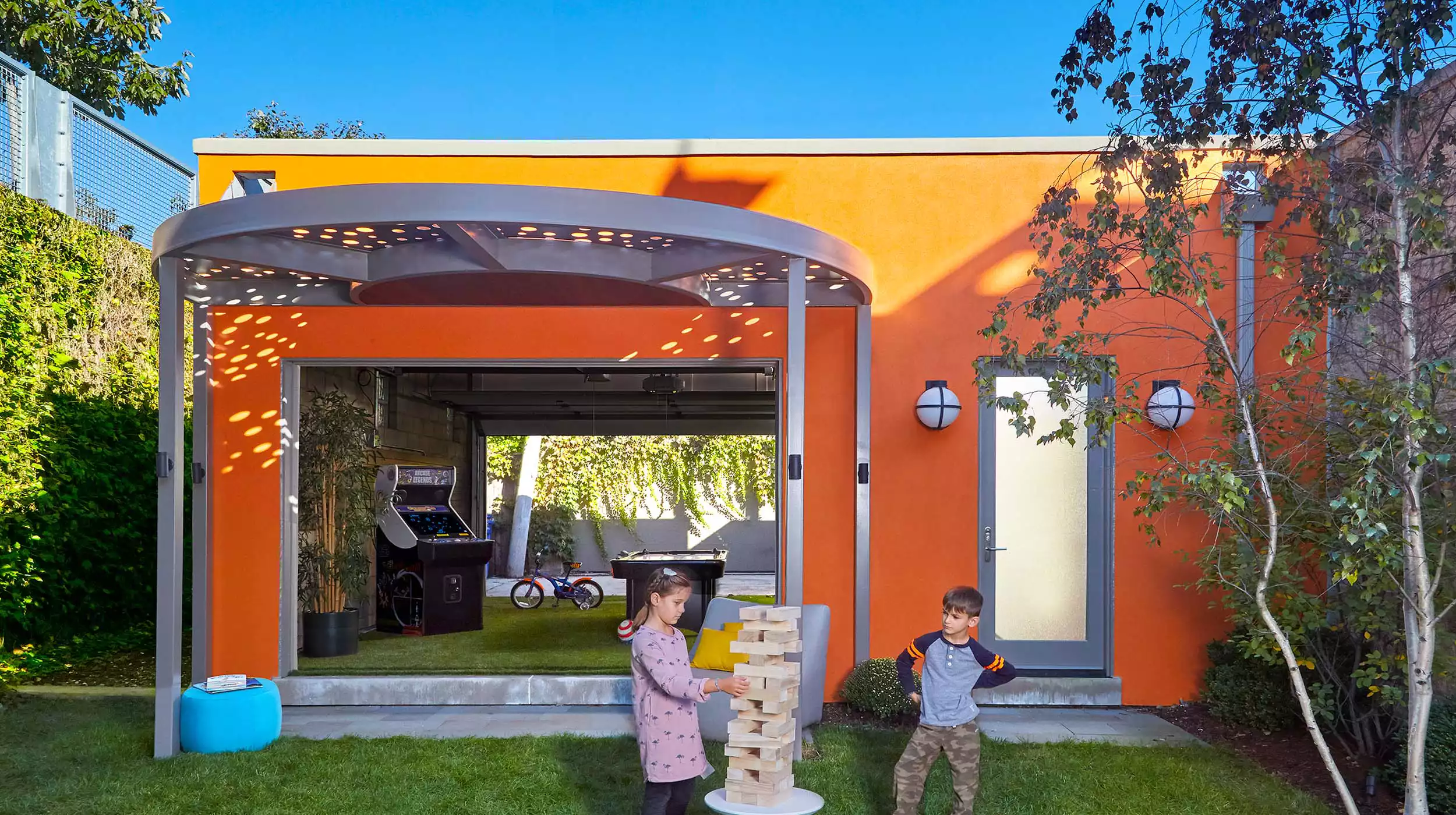 Curved Pergola on the 606 - Gallery image 1