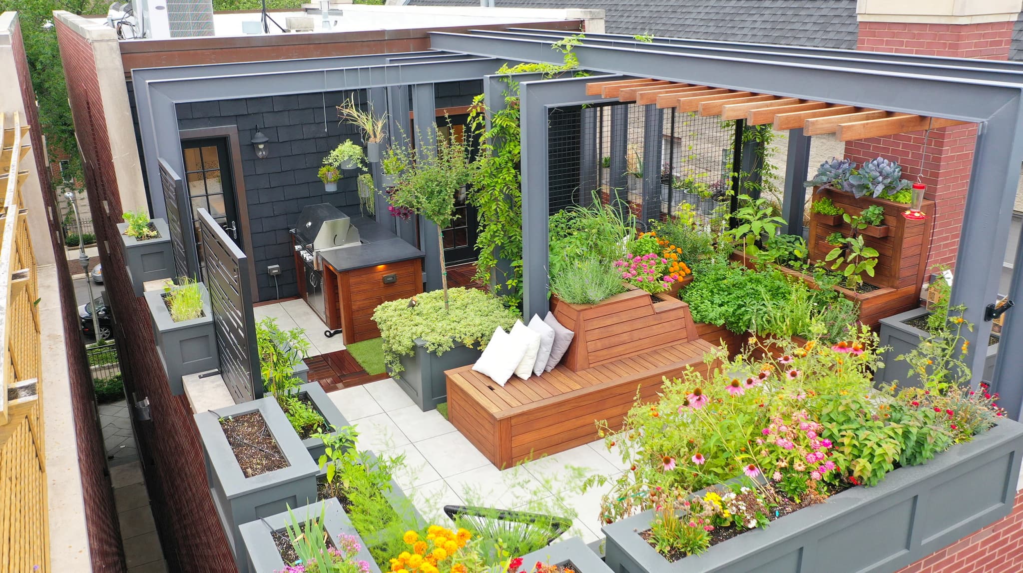 Award-winning Chicago rooftop deck design